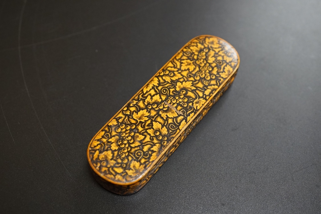 An early Mauchline ware penwork 'hunting' toothpick case, 7cm in length